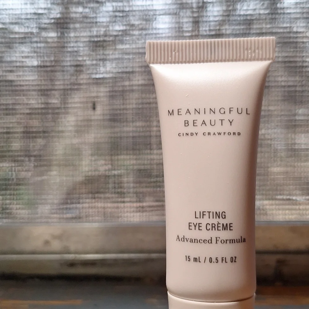 Meaningful Beauty Skincare Collection - Cream and Purple by Cindy Crawford - Picture 10 of 11